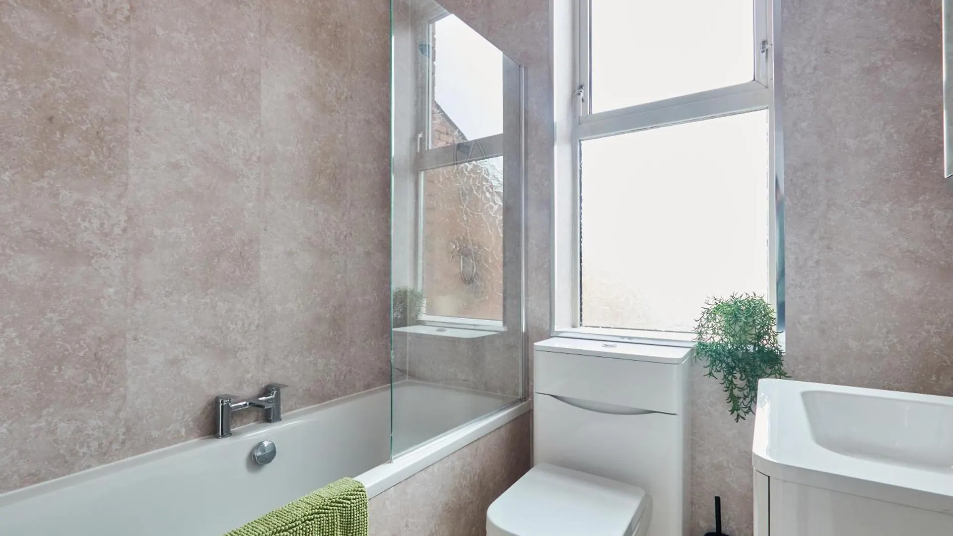 Large 4 Bedroom Home Near Newcastle City Centre Newcastle upon Tyne